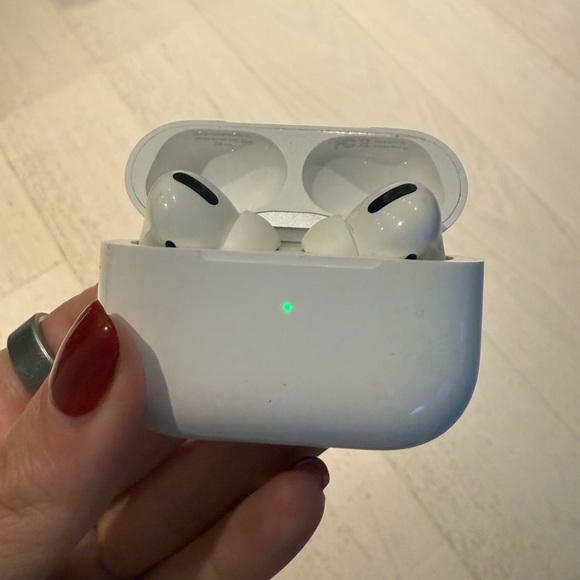 AirPod Pro 1 - Picture 1 of 4